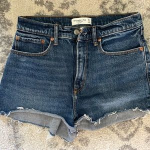 Curve love Abercrombie women’s jeans shorts size 28